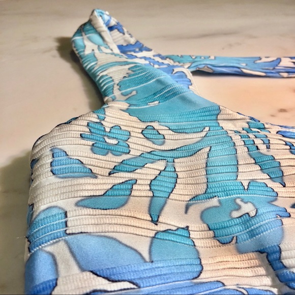 Jennifer Lopez Fitted Blue Floral Mini Dress - Picture 6 of 7